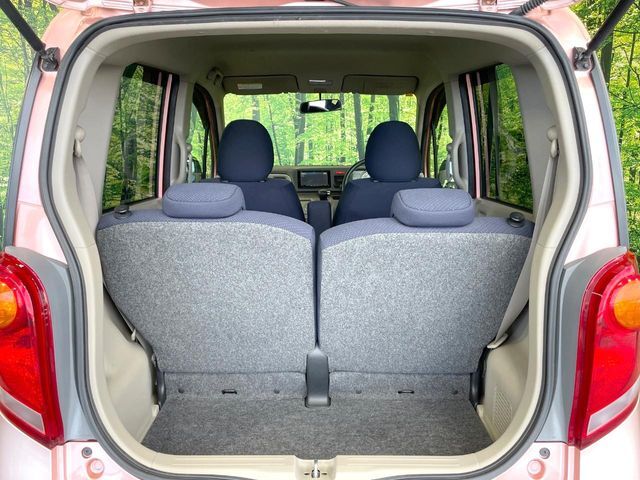 積み下ろしのしやすいデッキにはたっぷりと荷物を積み込んでいただけます。遊びから仕事まで、様々なシーンで頼れます♪
