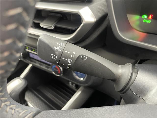 【運転席操作部】快適なドライブを楽しむための機能が装備されています！運転席から触れるので、使いやすいです！除菌プランいれていただくと、さらに清潔で安心していただけます！