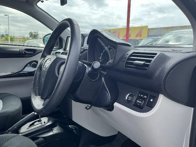 内装はルームクリーニング（室内清掃）後の納車となります♪♪除菌と消臭のメニューもご用意しております。プロスタッフがまごころ込めて仕上げます！！