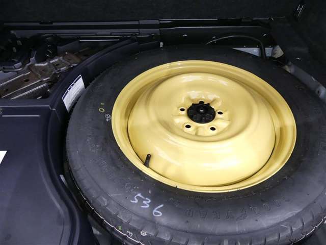 【応急用タイヤ】応急用タイヤが付属します。こちらもしっかりと点検してお渡しいたします。