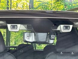 【アイサイトVer3】前方の車両等を検知し、衝突しそうな時は警報で注意を促し、ブレーキを踏む力をサポート。ブレーキを踏めなかった場合は衝突被害軽減ブレーキが作動、衝突回避をサポートします。