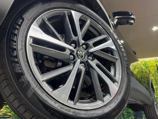 【純正18インチアルミホイール】外観にマッチした純正アルミホイールを装着しております。各種社外アルミホイールや、スタッドレスタイヤも取扱いしております。是非ご相談ください♪
