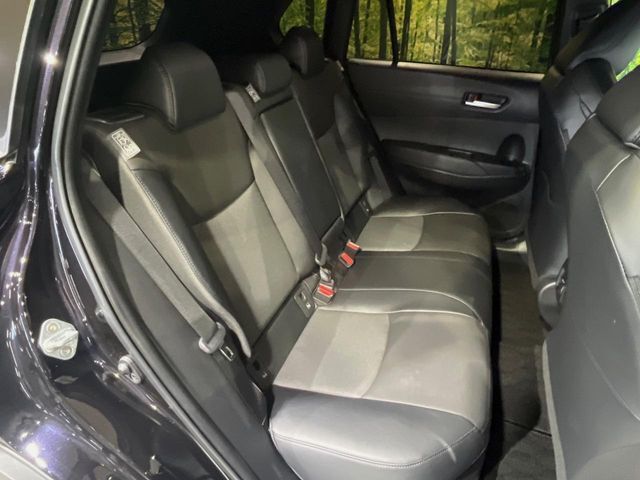広々とした2列目シートは居住性が高く、居心地も快適！友達や家族とのお出かけにぴったりです。ベビーシートやチャイルドシート使用時も快適にお過ごしいただける十分な空間を確保しています。