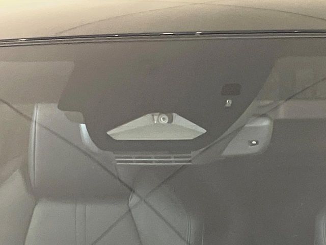 【トヨタセーフティセンス】走行中に前方の車両等を認識し、衝突しそうな時は警報とブレーキで衝突回避と被害軽減をアシスト。より安全にドライブをお楽しみいただけます。