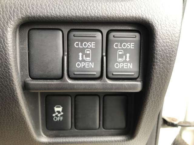 運転席のスイッチでスライドドアの開閉が出来るので便利です！