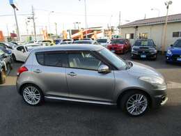 当店の車両は全台試乗可能です。展示場の在庫台数が多い為、目星を付けて、いざご来店された際にそれ以外のお車と迷われるお客様が殆どです。是非お好きな車両をご納得ゆくまで乗り比べしてください！