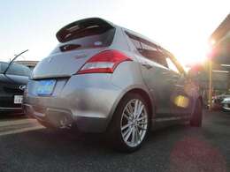 お車の全ての箇所をネット上でお伝えする事が中々出来ません。お写真をご覧頂いて、見にくい箇所や気になる箇所がございましたら、ご遠慮なさらずにお気軽にお電話またはメールを下さい。