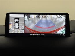 【360° ビュー・モニター】自車周辺をぐるりと俯瞰できるカメラで危険察知。上空からの映像で自動車や障害物の位置が詳細に確認できるので、狭い駐車場でも安心して駐車できますね。