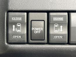 【両側パワースライドドア】スマートキーや運転席のスイッチで後席両側スライドドアの開閉が可能♪電動だから力を入れてドアを開ける必要が無く、小さなお子様でも簡単に開け閉めでき快適です♪