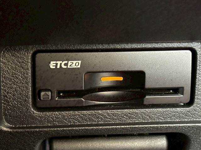 【ビルトインETC】で高速道路もスムーズに乗り降り可能で、ご納車直後からの遠距離ドライブも可能です。