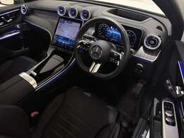 専用のコールセンターに経験豊かなオペレーターが、24時間365日待機。万一の車両トラブルなどが発生した場合、お電話一本で応急処置や車両のけん引、ドライバーや同乗者の方の移動手段手配などサポート。