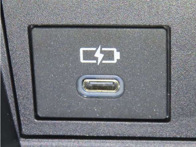 充電用USB端子を装備しております。