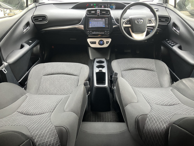 カーズ大阪では中古車販売をメインに各種保険の取扱、板金修理まで幅広く対応しています。中古車販売は全国どこでも対応可能！遠方の方でも安心して買ってもらえるような取り組み・工夫を行なっています。