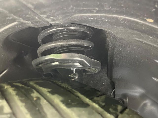 お車を安心してお乗りいただく為には、足回りの定期点検が欠かせません。サービスサポート（有償保証）では無料点検もご提供しており、安心のカーライフをお過ごしいただけるサポート体制が整っています。