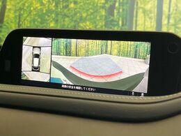 【360°ビューモニター】専用のカメラにより、上から見下ろしたような視点で360度クルマの周囲を確認することができます☆死角部分も確認しやすく、狭い場所での切り返しや駐車もスムーズに行えます。