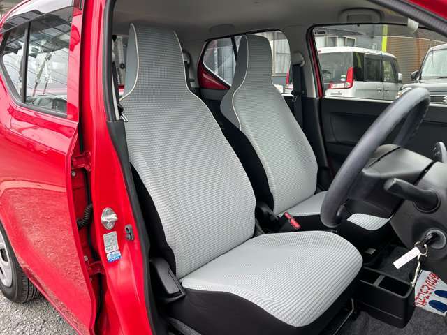 当店では軽自動車から普通車まで幅広くオールメーカーの車種・色・グレードを豊富に揃えております。