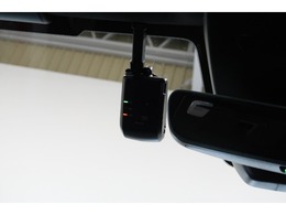 ◆◆『ドライブレコーダー』動画を残すことで万が一の事態に遭遇した時の必須アイテムです！急ブレーキ・急ハンドルが起こった際、自動で記録が上書きされずに保存され、後でPC等で確認出来ます。