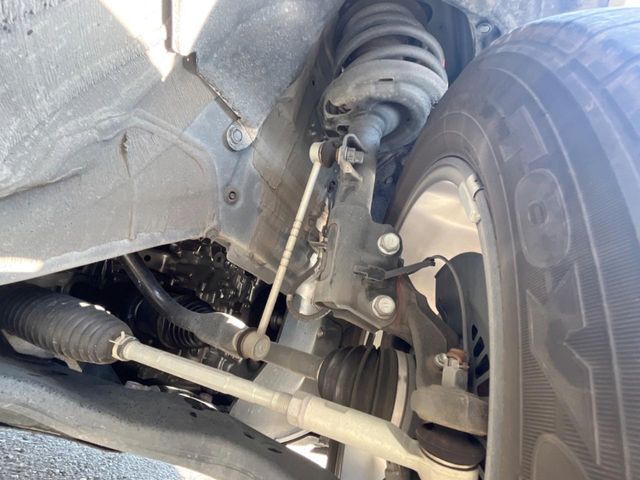お車を安心してお乗りいただく為には、足回りの定期点検が欠かせません。サービスサポート（有償保証）では無料点検もご提供しており、安心のカーライフをお過ごしいただけるサポート体制が整っています。