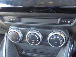 CD、DVD視聴可能です♪シートヒーターが運転席、助手席についています☆しかも3段階の調整ができます☆