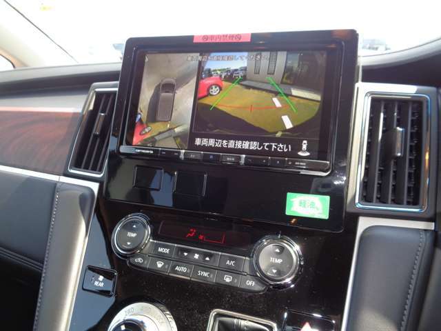 ガイド付きのバックカメラ装備で、狭い駐車場などでも安心してバックできます☆