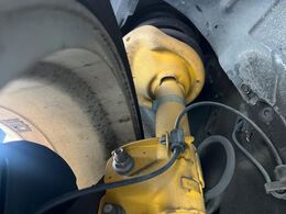 【ビルシュタイン製ダンパー】高速走行時の車両安定性を向上させてくれる人気の装備。街乗りの乗り心地も犠牲にせず、スポーティな走行をお楽しみいただけます♪