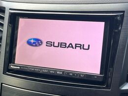 【純正ナビ】人気の純正ナビを装備しております。ナビの使いやすさはもちろん、オーディオ機能も充実！キャンプや旅行はもちろん、通勤や買い物など普段のドライブも楽しくなるはず♪