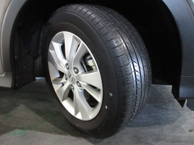 215/60R16インチ純正アルミホイール。