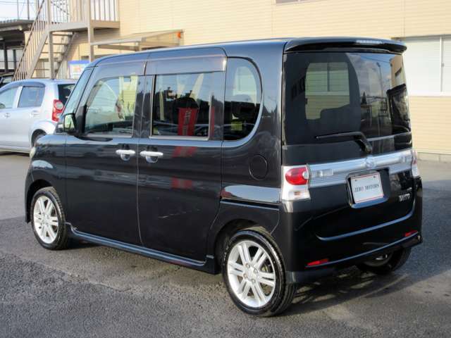 【400台以上の展示台数】各メーカーでの見比べ・同車種での見比べなどなど見比べながら車を選んでみませんか？当店なら可能です！ぜひ見て比べて納得の一台を探します！お車探しの際はお気軽にご相談ください！！