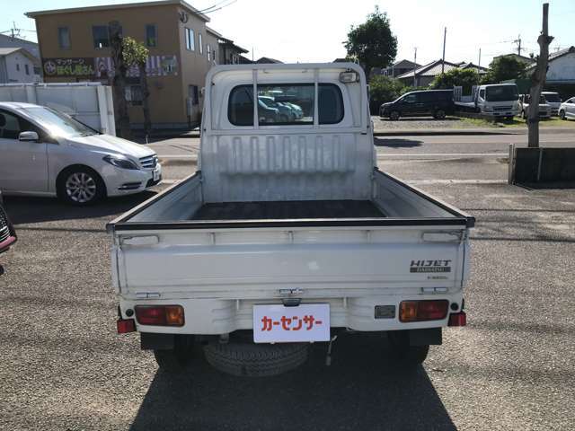年式相応ですが、納車時にはできる限りキレイに納車させていただきます。どうしても気になるところ等ありましたら、低価格にてお直しいたしますので、何なりとお申し付けください。