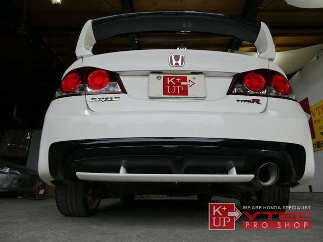 吸排気系は純正オリジナル状態です。タイプRらしさを楽しんで頂ける一台です。NAの高回転まで回る気持ち良いフィーリングをお楽しみ下さい。ご希望あれば別途社外マフラーのご提案も可能です。