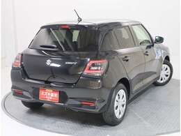 シンプルでありながら印象的。シャープなテールランプと引き締まったリアデザインが洗練された個性を主張します。