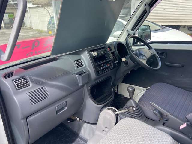 整備はその車種の不具合が発生しそうな部分を重点的に点検し、納車後本当にトラブルが発生しないように日々点検中です♪