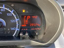 液晶インフォメーションディスプレイ装備！シフトレバーの位置表示や走行距離表示などを表示可能です！