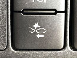 【トヨタセーフティセンス】走行中に前方の車両等を認識し、衝突しそうな時は警報とブレーキで衝突回避と被害軽減をアシスト。より安全にドライブをお楽しみいただけます。