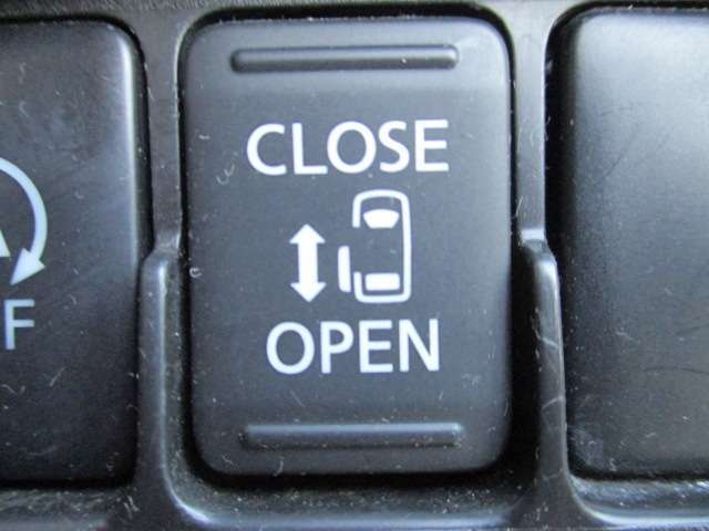 両側電動オートスライドドア付き！！運転席のスイッチでも開閉可能です♪重い荷物を持っている時や雨の日に重宝します。小さいお子様がいても巻き込み防止機能や手動のみに切替も出来ますので、安心です☆