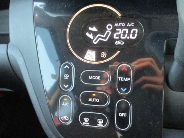 オートエアコンを装備しています！！寒い冬も暑い夏も全席に快適な空調をお届けします♪ご納車時からより快適にお乗り頂ける、エアコンフィルターの交換や、エアコン内部洗浄も承ります☆
