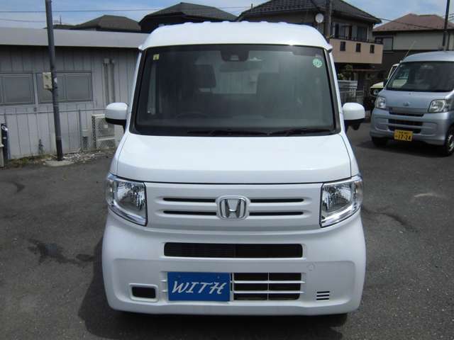 お車の保証はご納車後、1ヶ月または1000kmのどちらか早いほうが対象となります。別途、24か月法定整備付パックや2年間走行無制限保証パックなどのプランをご用意しております。詳しくはスタッフまで！