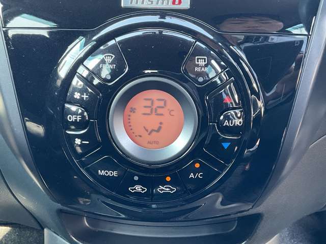 オートエアコン搭載で 温度調節や風量調節は自動で調節することが出来ます また 手動で調節することもできますので 好みに合わせた温度設定が出来ます