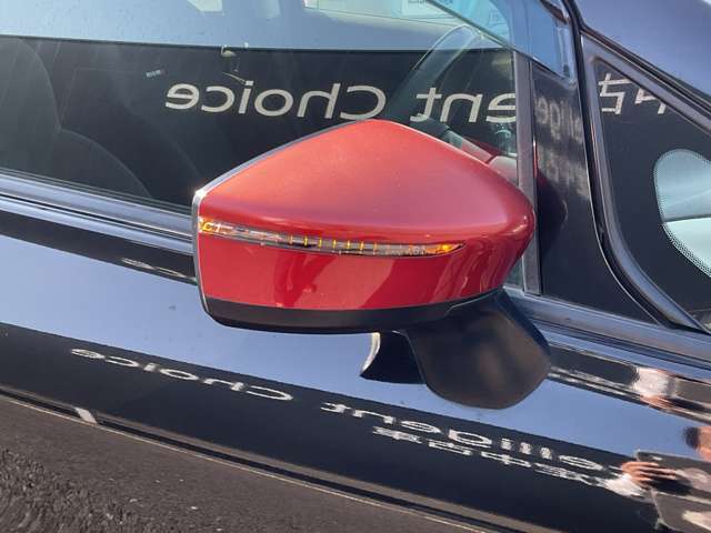 付いているだけで高級感のUPするウィンカー内蔵サイドミラー♪もちろん見た目だけでなく、対向車からの視認性の向上につながり、安全度もUP☆