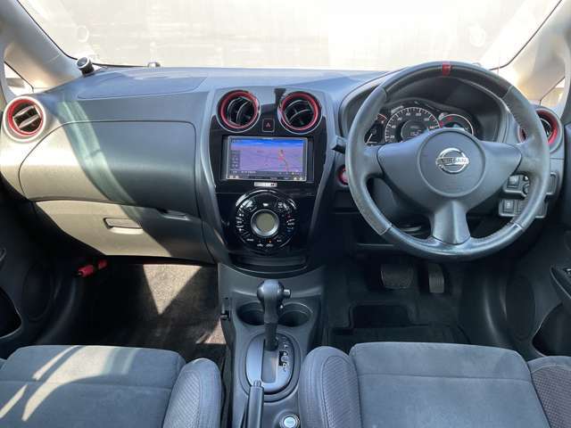 「NISSAN 認定中古車」です。ワイド保証1年付（期間中走行距離無制限）全国の日産サービス工場で保証が受けられます。ご購入後も1ヶ月または1,000km点検が無料で受けられます♪