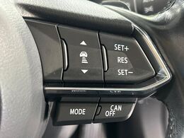 【マツダ・レーダークルーズコントロール】高速道路での長距離走行が楽に！自動で速度を保つクルーズコントロールが、衝突軽減システムと連携し、前方の車両を感知して車間を保つように速度調節してくれます！！