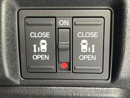 【両側パワースライドドア】スマートキーや運転席のスイッチで後席両側スライドドアの開閉が可能♪電動だから力を入れてドアを開ける必要が無く、小さなお子様でも簡単に開け閉めでき快適です♪
