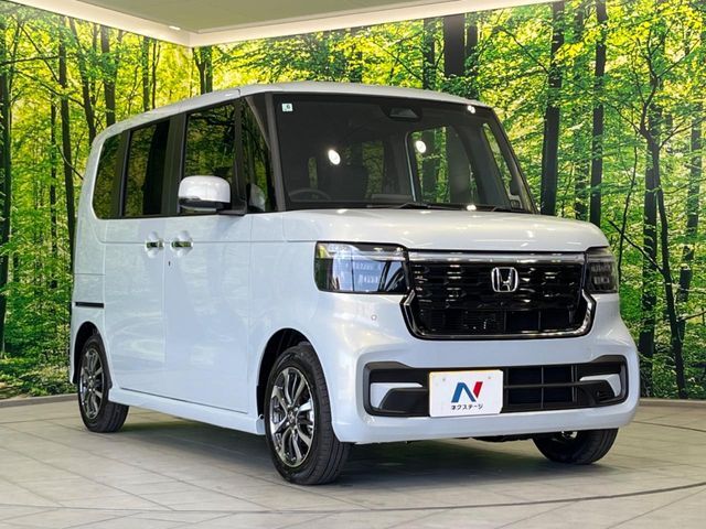 大好評のボディコーティング「弾スプラッシュコート」もご納車までに施工可能。通常のガラスコートと異なる、耐久年数6年の無機質ガラスコーティングが、ボディをキレイな状態に保ってくれます。