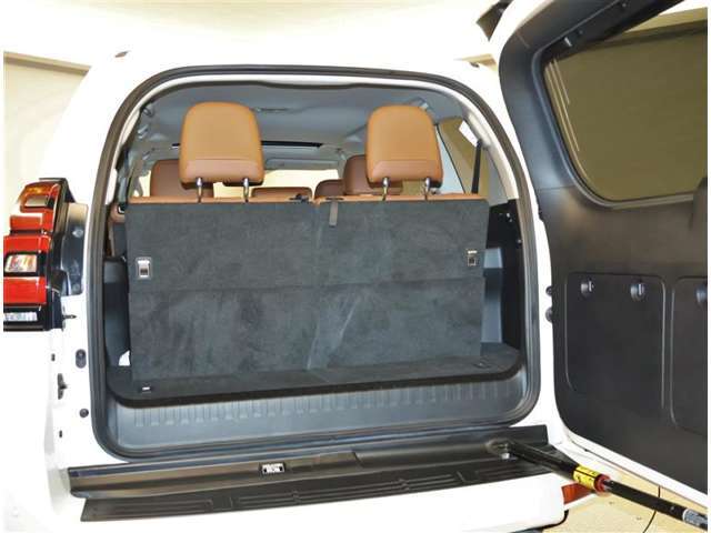 荷室もこの広さ！大きな荷物でも安心ですね♪さあ、何を載せてドライブに出かけましょうか？