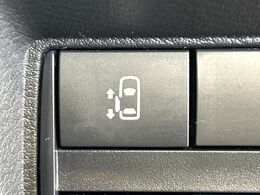 【パワースライドドア】スマートキーや運転席のスイッチでスライドドアの開閉が可能♪電動だから力を入れてドアを開ける必要が無く、小さいお子様でも、重い荷物を持っている時もラクに開け閉めできます♪