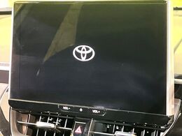 【ナビ機能付きディスプレイオーディオ】ナビ機能搭載の他、お持ちのスマートフォンと連携して、ナビやbluetoothでの音楽再生が可能です♪デザインはもちろん操作性も良好！