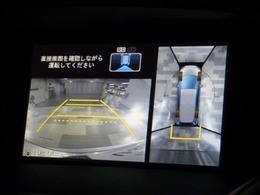 Rカメラは勿論のこと、フロントとサイドにもカメラが付属！バックギアにしていただくと、見下ろしたように映るマルチビューカメラ搭載！後付け出来ない人気オプション！