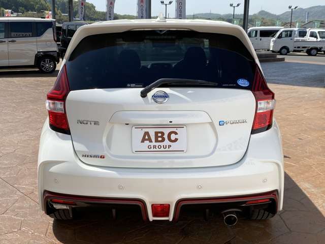 当社はメーカー指定ディーラーです。DAIHATSU：ダイハツ正規スーパーピットディーラー　SUZUKI：スズキ正規副代理店