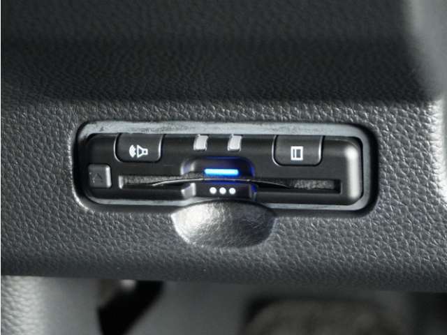 今や必需品の◆ETC車載器　装備車◆　有料道路を利用する際にスムースに通過でき、わずらわしい料金支払いから開放されます！