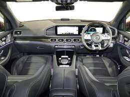 納車前に自社工場にて入念に納車前整備を施します。プレミアム輸入車専門店ならではのノウハウで、消耗品の交換はもちろん、その車種の弱点を押さえた整備も好評です。